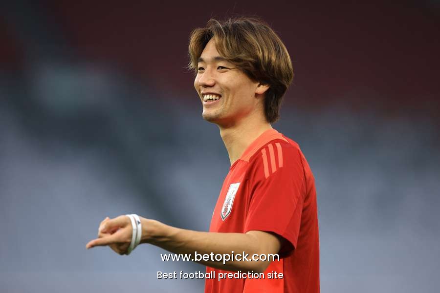 Ajax confirm signing of Japanese defender Ko Itakura from Borussia Monchengladbach