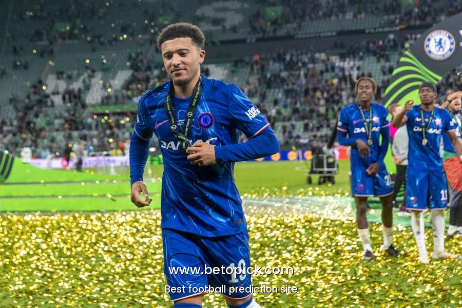 After getting green light from Man United, Roma must agree personal terms with Sancho