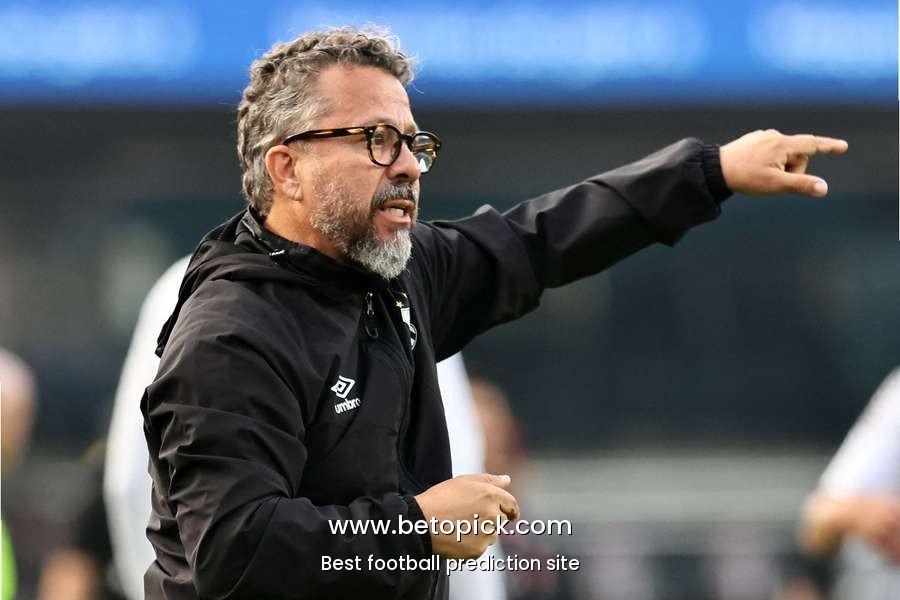 Brazilian giants Santos sack coach Xavier after conceding six in Vasco humbling