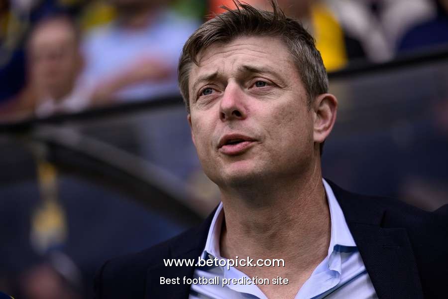 Swedish national team coach Tomasson defends Isak: 'We don't know the whole story'