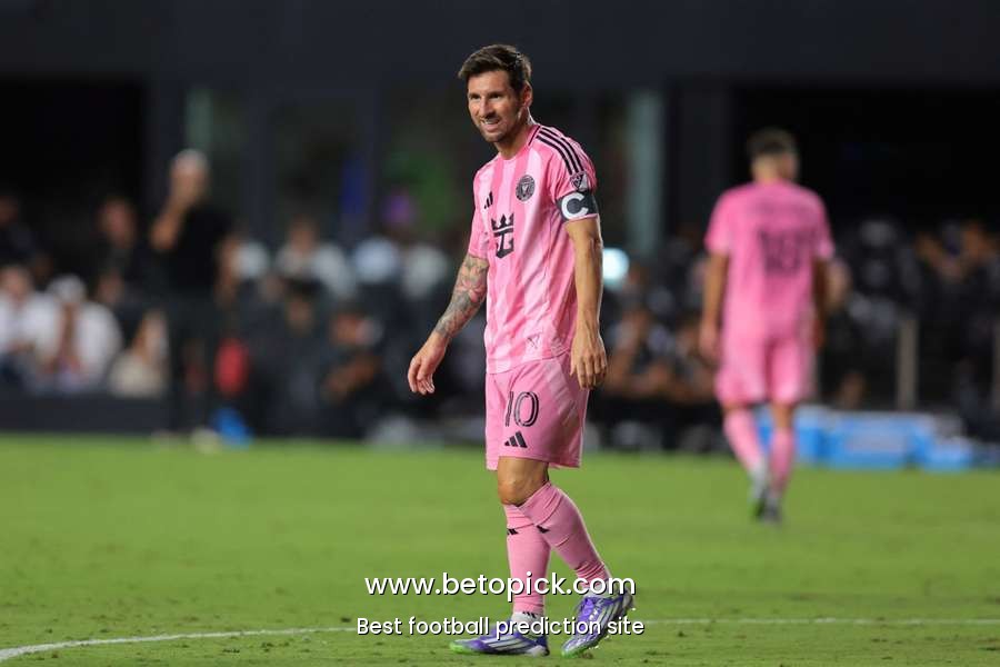 Lionel Messi headlines revamped Argentina squad for Venezuela and Ecuador qualifiers