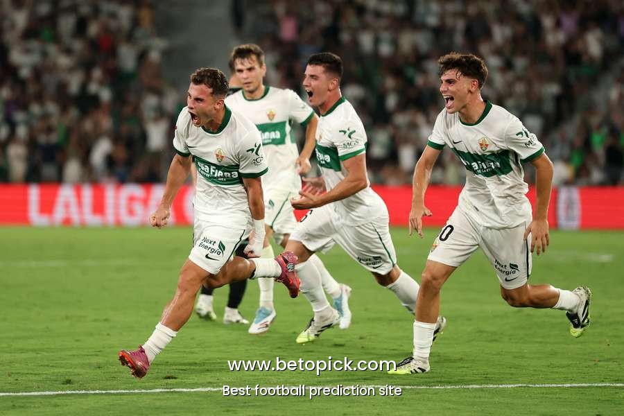Newly-promoted Elche snatch late draw against Betis to get LaLiga campaign off and running