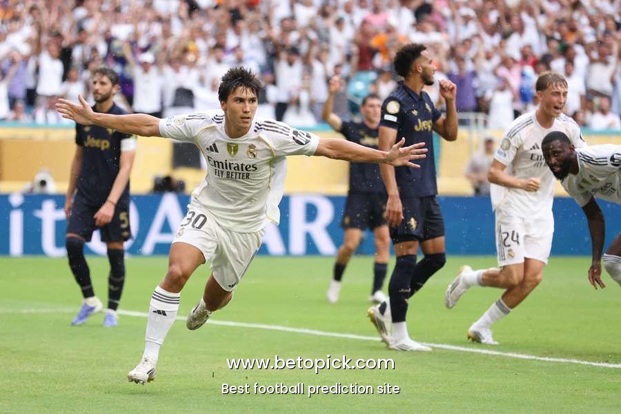 Garcia heads Real Madrid past Juventus and into the Club World Cup quarter-finals