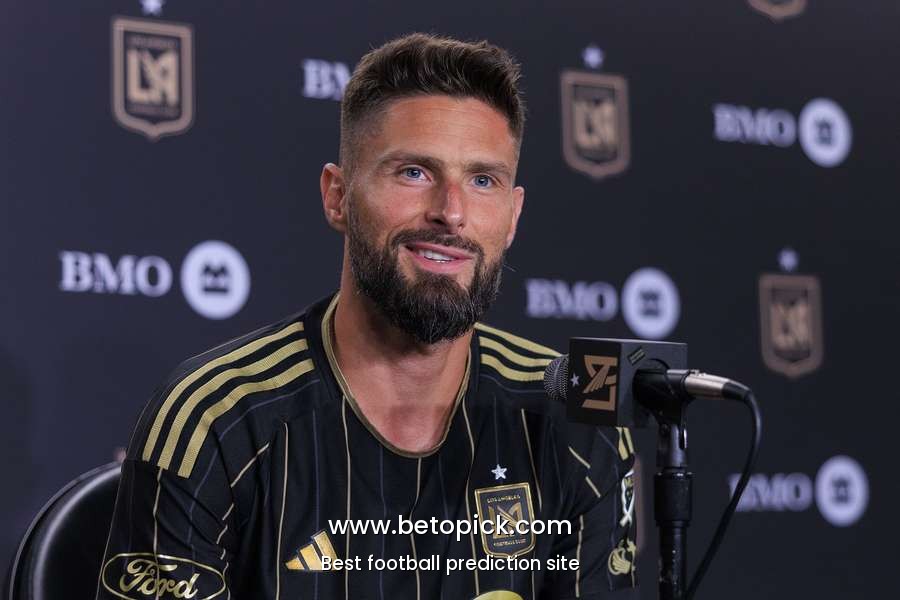Olivier Giroud returns to France after signing one-year manage with Ligue 1 club Lille