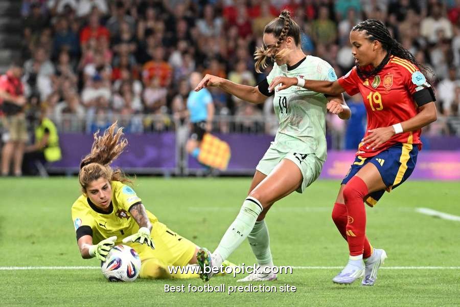 Women goalkeepers continue to set new standards after years of ridicule