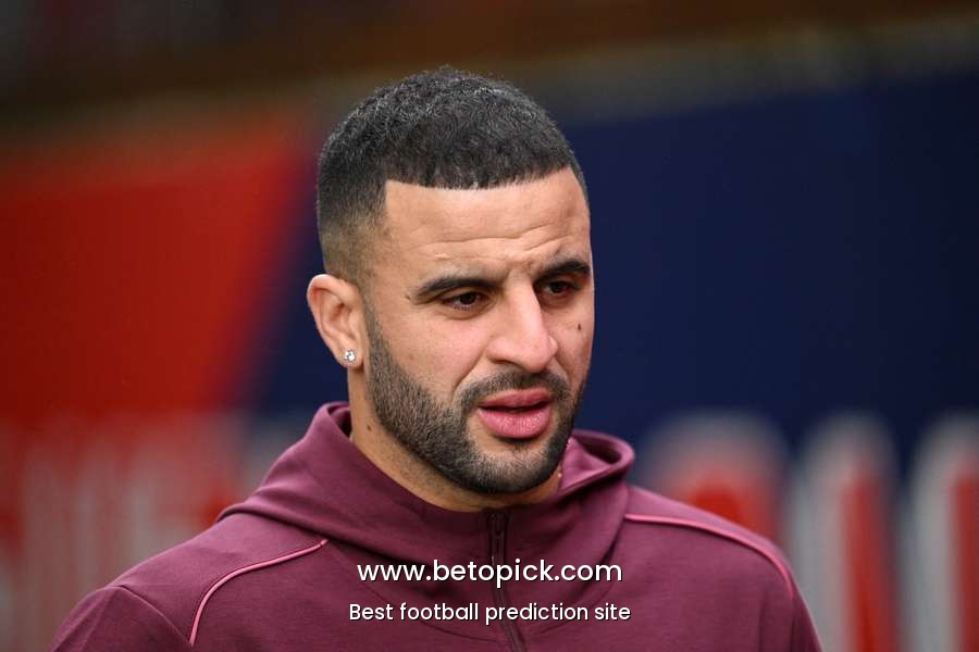 Kyle Walker joins newly-promoted Burnley from Manchester City