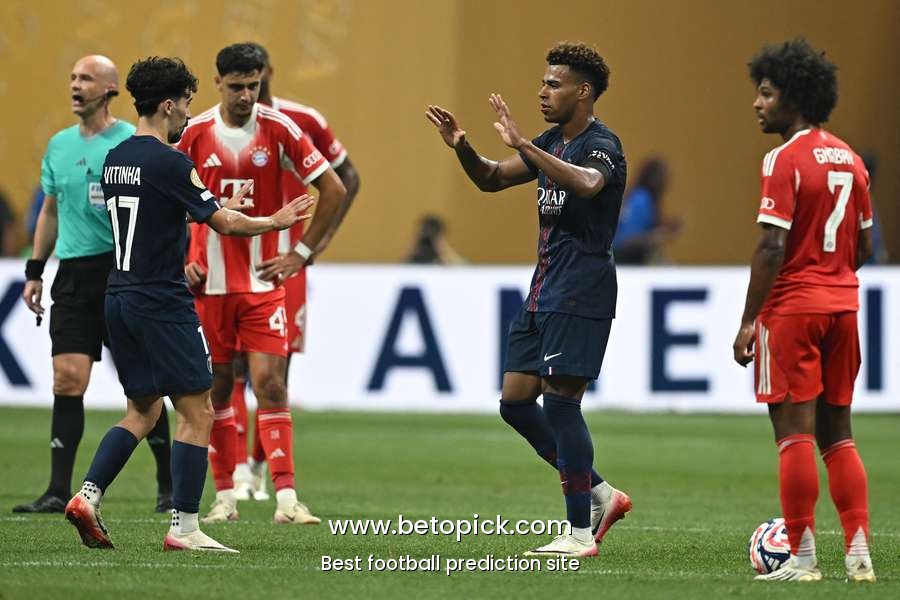 PSG survive two red cards to beat Bayern and reach Club World Cup semis
