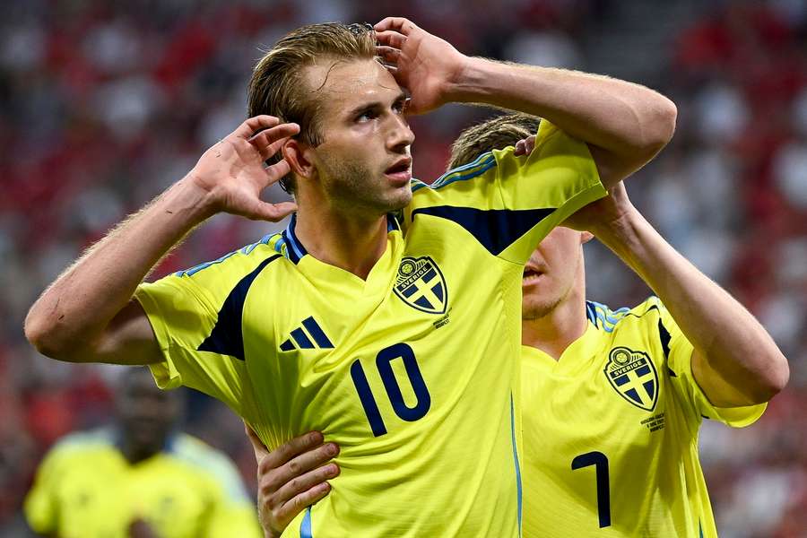 Celtic sign Swedish international striker from FC Nordsjaelland