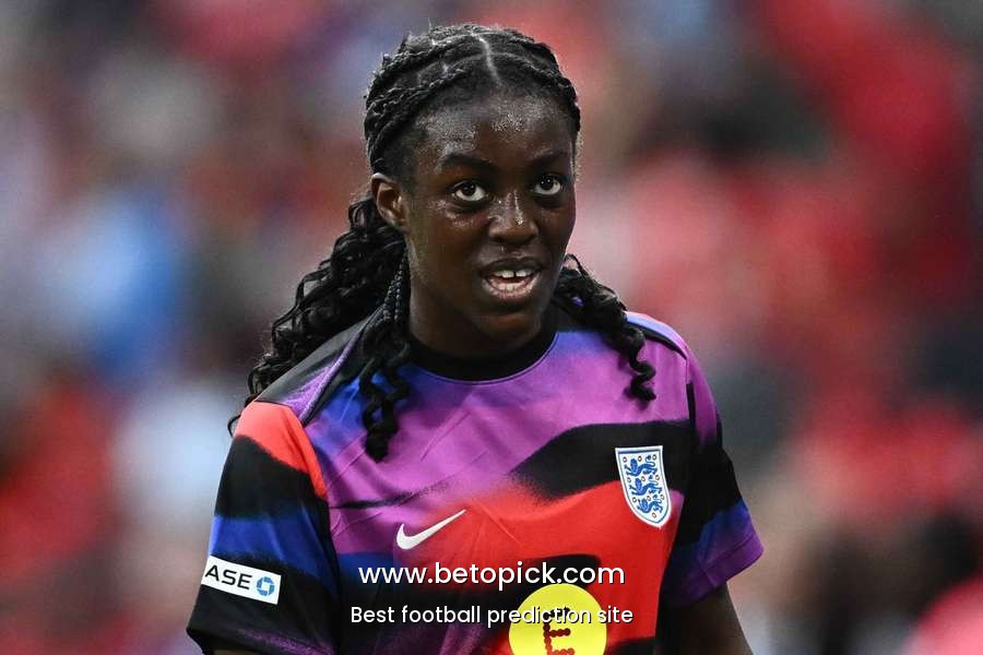 Young forward Agyemang hoping to propel stuttering England at EURO 2025