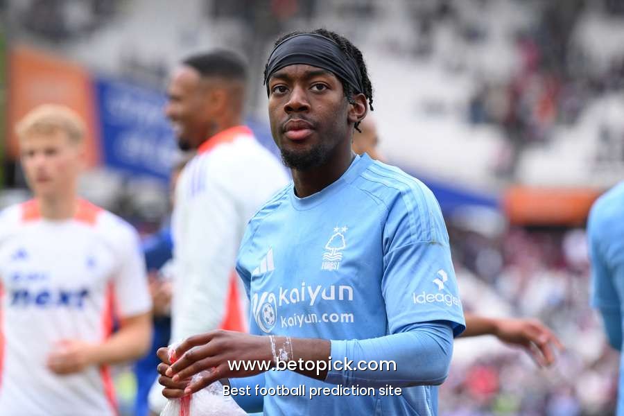 Newcastle reveal signing of Elanga from Nottingham Forest on long-term manage