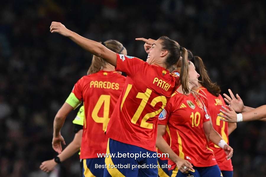 Impressive Spain come support to beat Italy and top Group B as both reach quarters