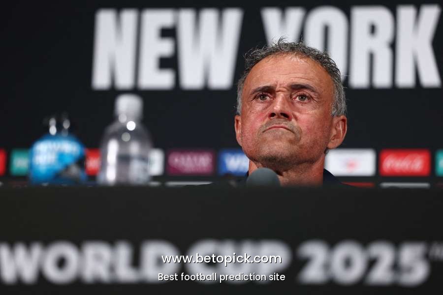 PSG boss Luis Enrique urges players to remain concentrated in Club World Cup final
