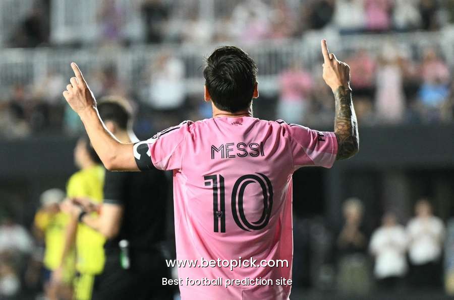 Lionel Messi scores brace for fifth consecutive game as Inter Miami beat Nashville