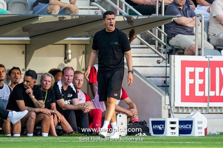 Irate AZ manager Maarten Martens unhappy over 'unacceptable' Ilves goals
