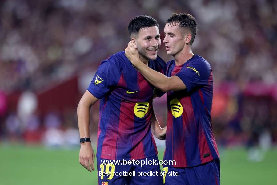 Roony scores in unofficial debut while Rashford makes first Barcelona appearance