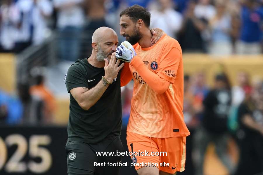 EXCLUSIVE: Manchester United considering stunning move for PSG keeper Donnarumma