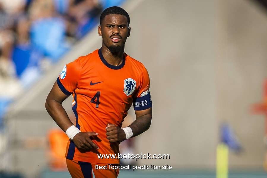 The reasons why Chelsea have gone all in for Ajax ace Jorrel Hato
