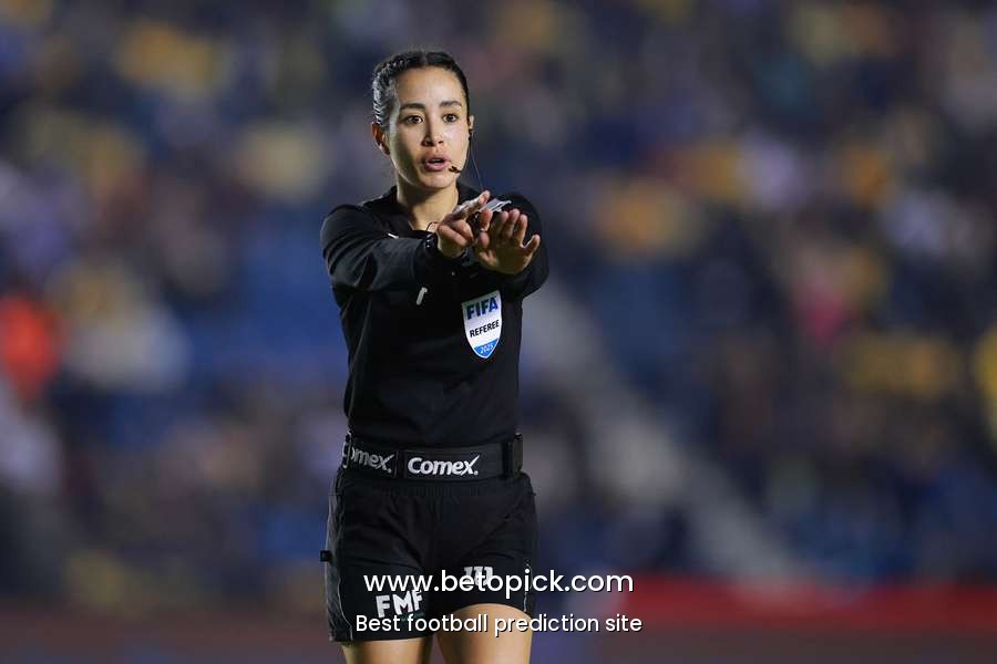 FIFA president offers support for Mexican referee after she receives death threats